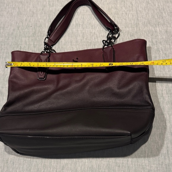 Simply Vera Vera Wang Burgundy and Black Shoulder Bag - Picture 13 of 15